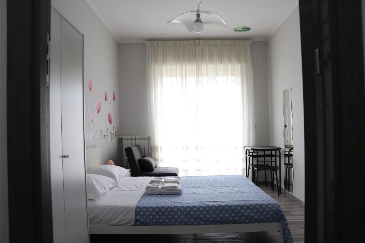 B&B Francesco Fly เนเปิลส์ ภายนอก รูปภาพ